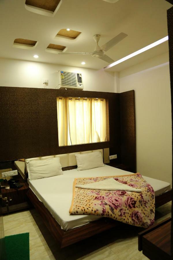 Shree Anand Dham Hotel Vrindāvan Exterior foto