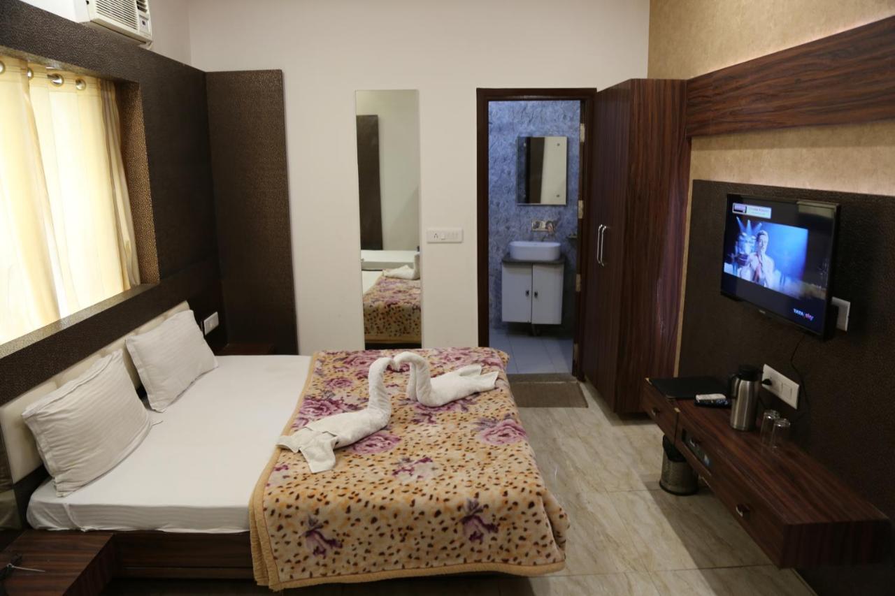 Shree Anand Dham Hotel Vrindāvan Exterior foto